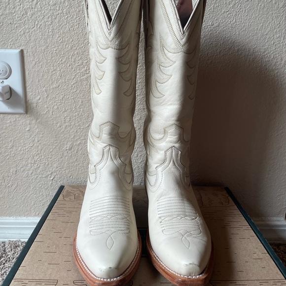 SOLD Tecovas Bone Annie’s 5.5B - Picture 7 of 13